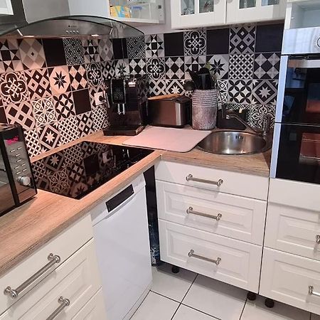 Charmant Logement Avec Jacuzzi Mantes-la-Jolie Bagian luar foto