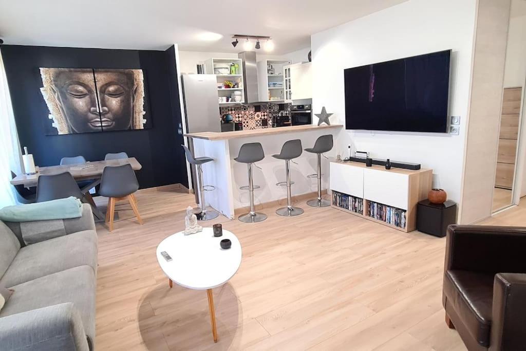 Charmant Logement Avec Jacuzzi Mantes-la-Jolie Bagian luar foto
