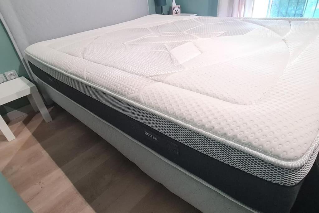 Charmant Logement Avec Jacuzzi Mantes-la-Jolie Bagian luar foto