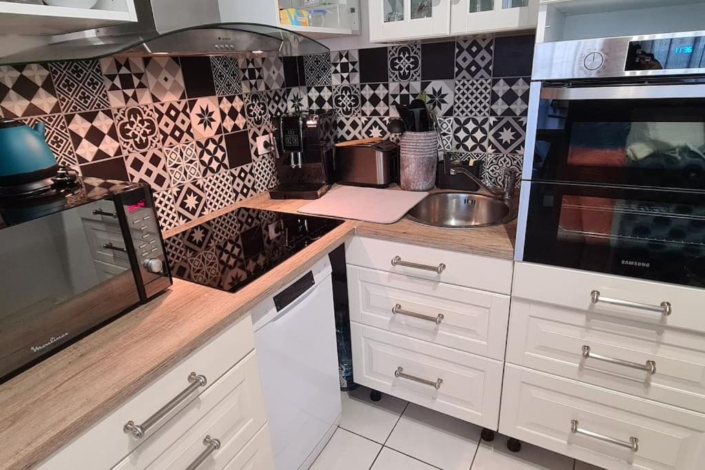 Charmant Logement Avec Jacuzzi Mantes-la-Jolie Bagian luar foto