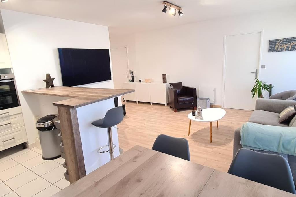 Charmant Logement Avec Jacuzzi Mantes-la-Jolie Bagian luar foto
